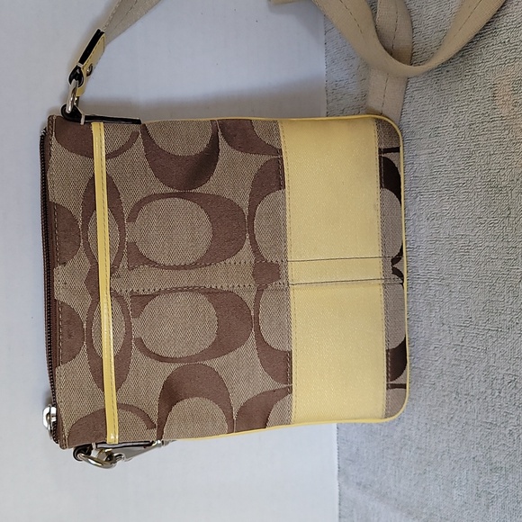 Coach signature C and patent small letter carries crossbody handbag - Picture 6 of 15